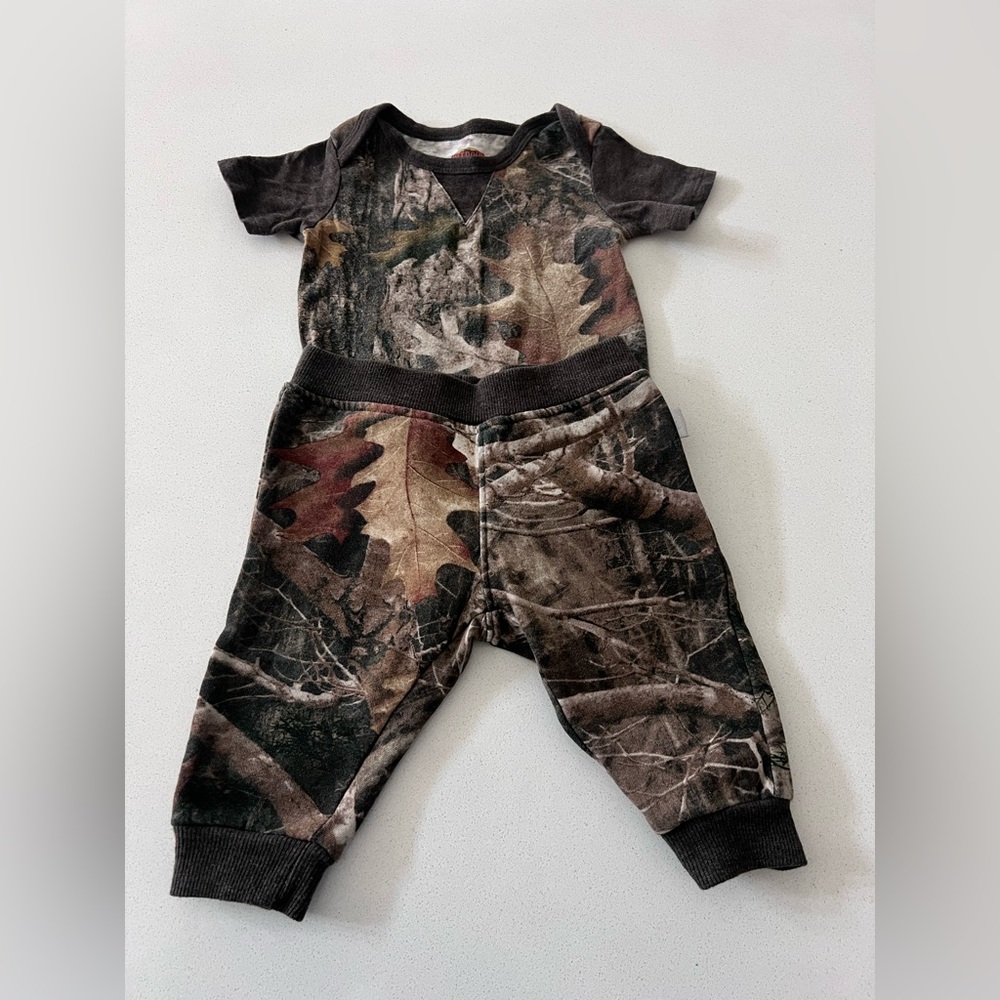 Bass Pro Outdoor Kids Camo Camouflage 2 Piece Set Size 9‎ Month